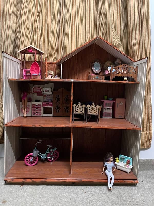 Doll House and Doll accesories 5