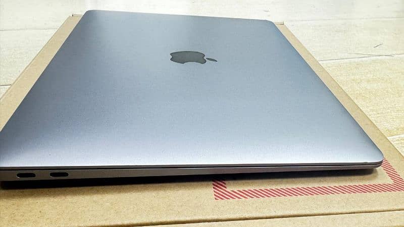 2020 M1 MacBook Air – Excellent Condition 2