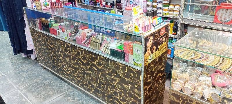 jewellery cosmatic counter or shelf sell 1