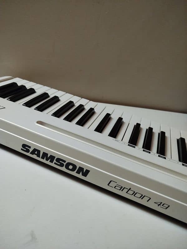 Samson Carbon 49 USB/MIDI Keyboard Controller 4