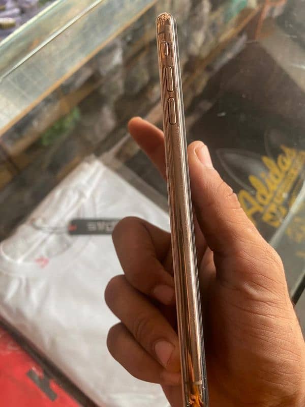 I phone xs max 256 Gb 80% health 3