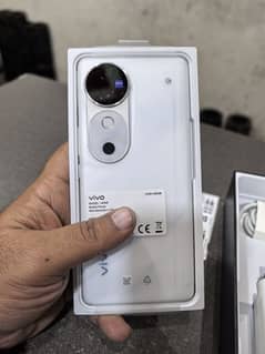 Vivo V40 5G white