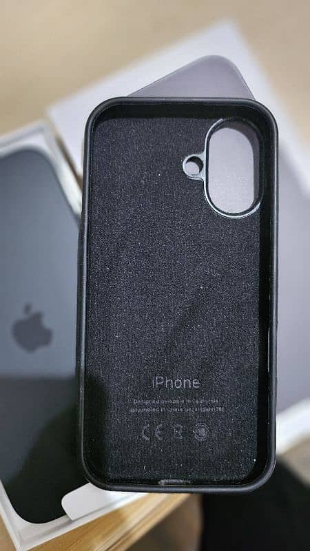 Iphone 16 - 128GB Black / NON-PTA 7