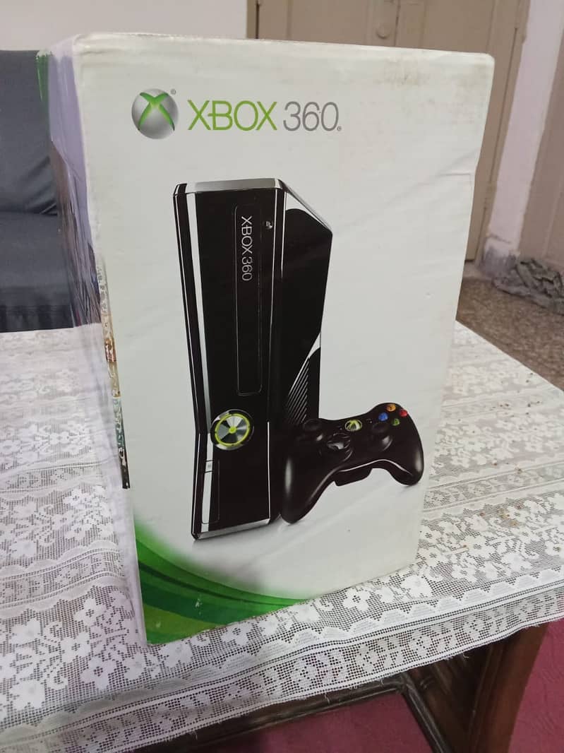 Xbox 360 Black slim almost new never used 2