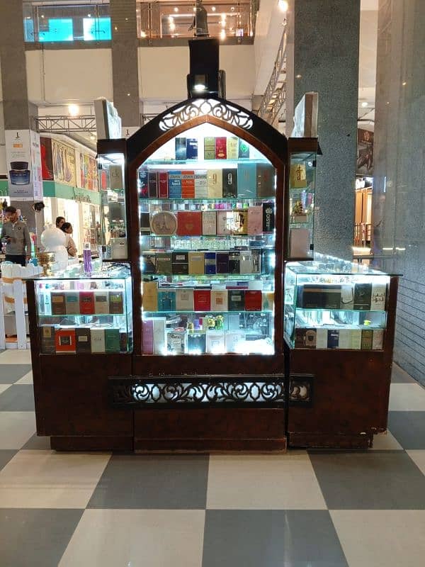 Slightly used Perfume Kiosk 1