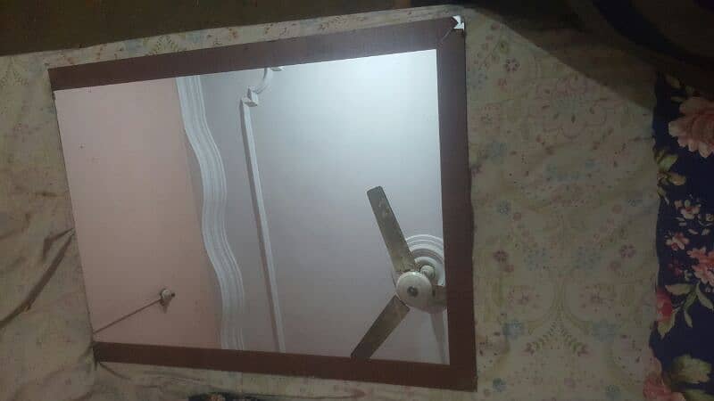 mirror ki lambai 2 Fit 8 inch hai chorai 2 Fit hai 1