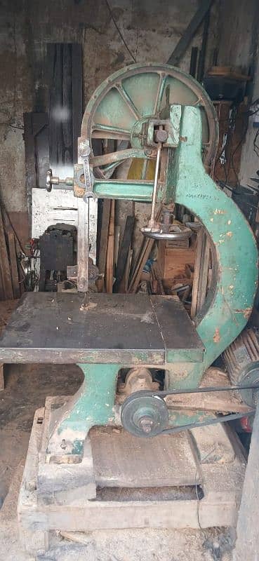 Wood cutting Machine 16