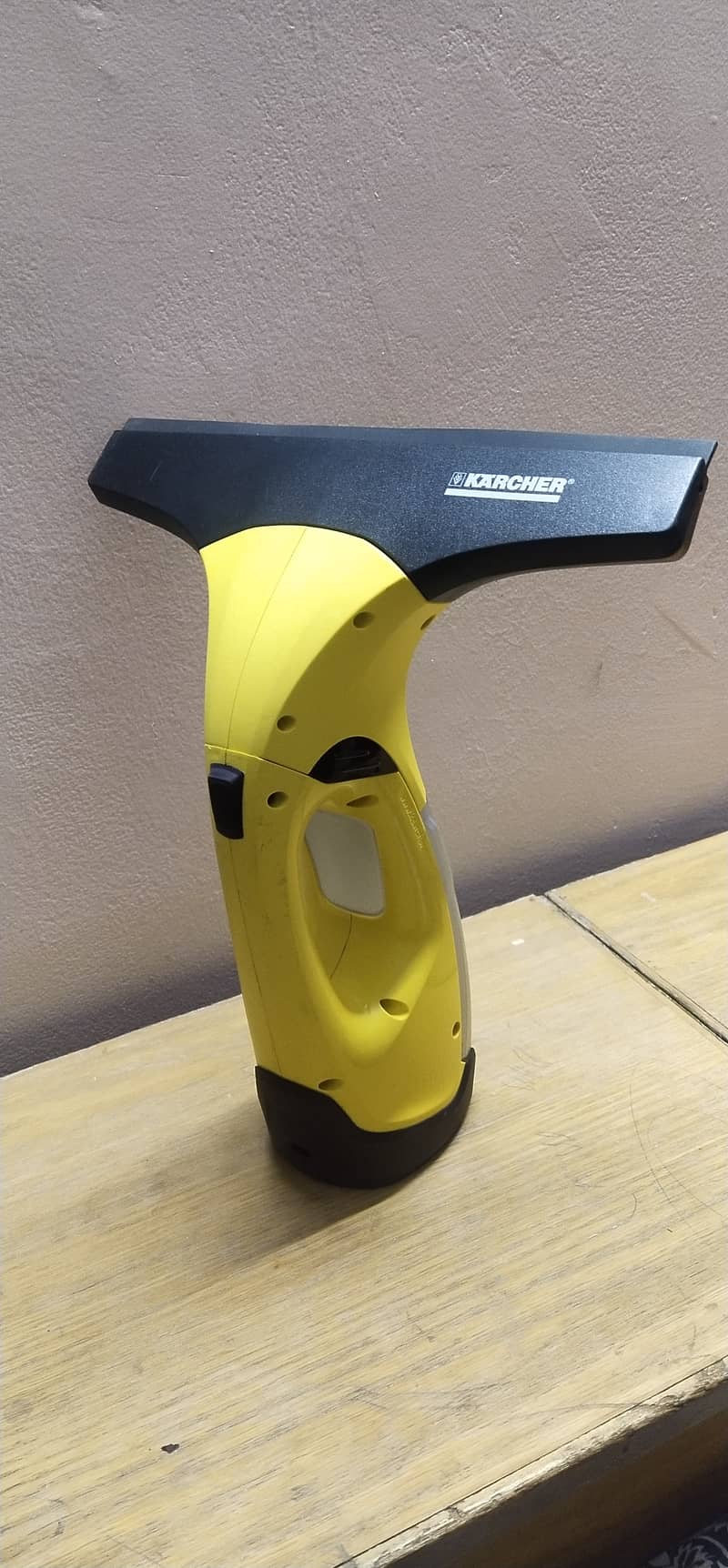 Urgent SALE KARCHER WV2 PLUS  CORDLESS WINDOW GLASS CLEANER 0