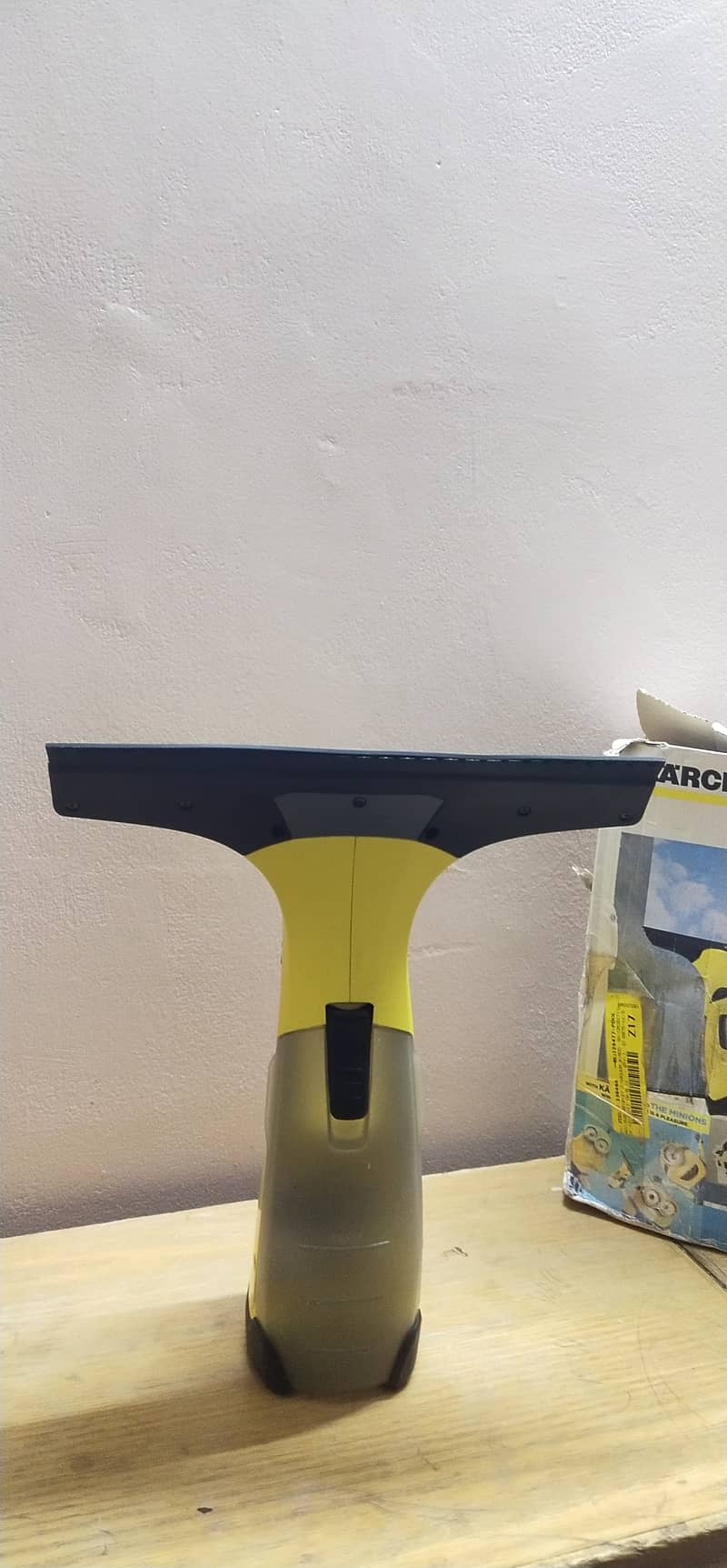 Urgent SALE KARCHER WV2 PLUS  CORDLESS WINDOW GLASS CLEANER 4