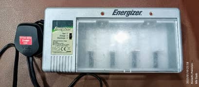 Energizer NiMH & NiCd AA AAA 9V Rechargeable Battery Charger