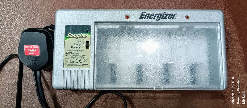 Energizer NiMH & NiCd AA AAA 9V Rechargeable Battery Charger 0