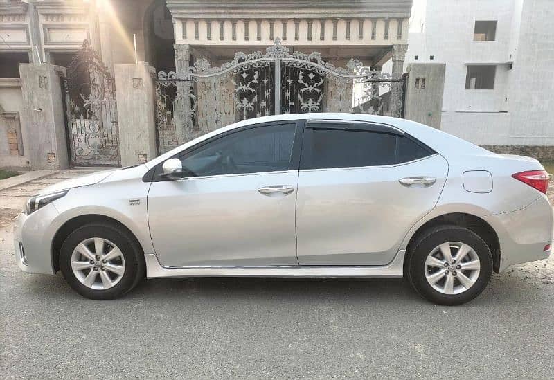 Toyota Corolla Altis 2017 4