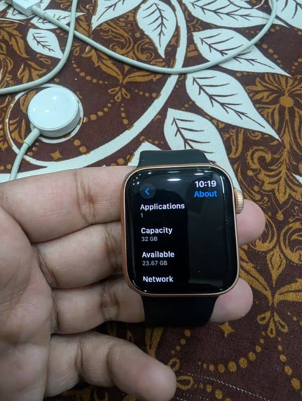 Apple Watch Series 5 GPS + Cellular 40mm 2