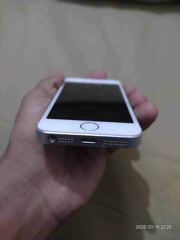 Iphone 5S  for sale new condition 10/10 6