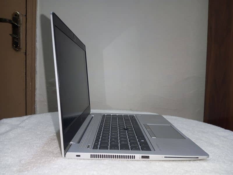 Hp elitebook core i5 7 gen.  New 5