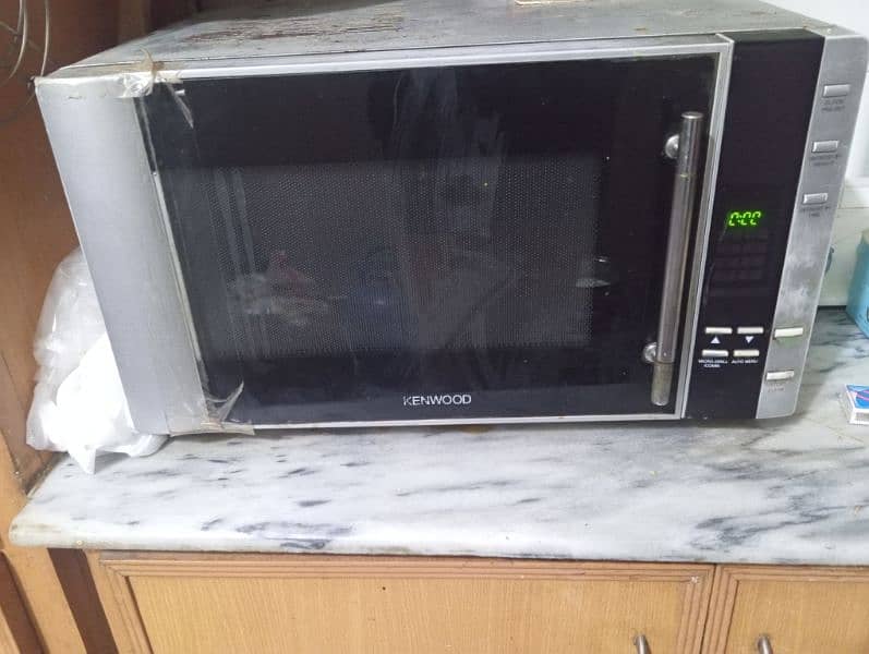 Kenwood 40L Microwave 0