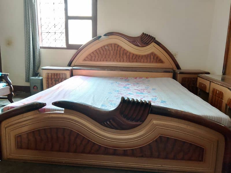 double bed with side tables, divider & dressing table 0