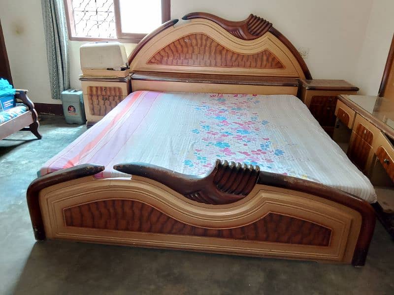 double bed with side tables, divider & dressing table 8