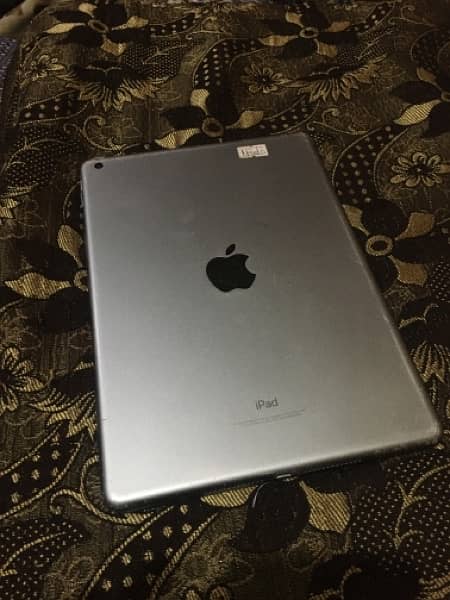 iPad 6th generation 32gb 3