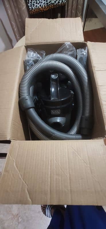 BLACK N DECKER VACUUM CLEANER 4