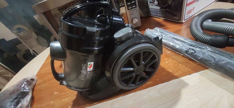 BLACK N DECKER VACUUM CLEANER 5