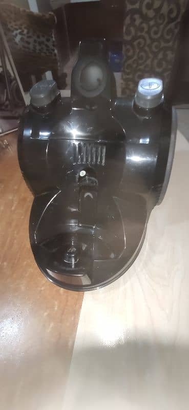 BLACK N DECKER VACUUM CLEANER 8