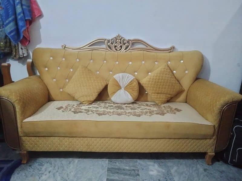 bedwith side tbles,dressing,sofa 5setz,tbles 0