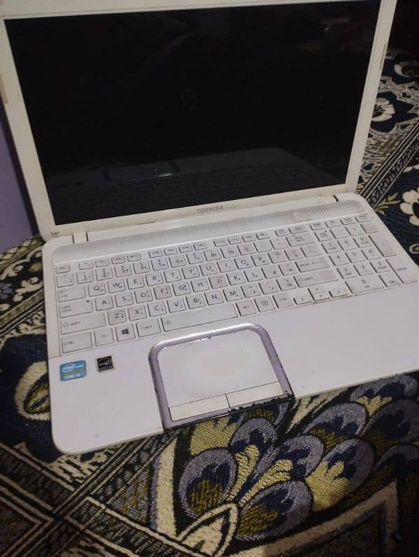 Toshiba Satellite C850 body in very good condition 0