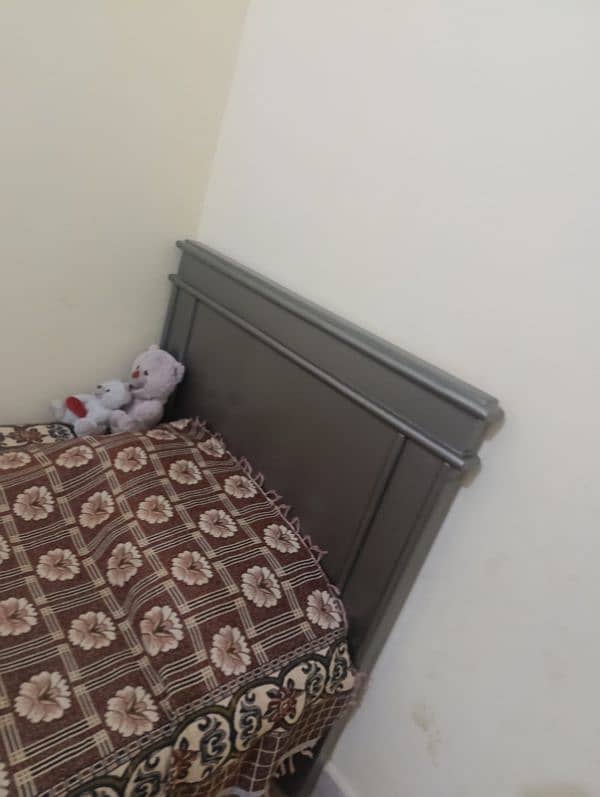 single bed with brand new mattress 4