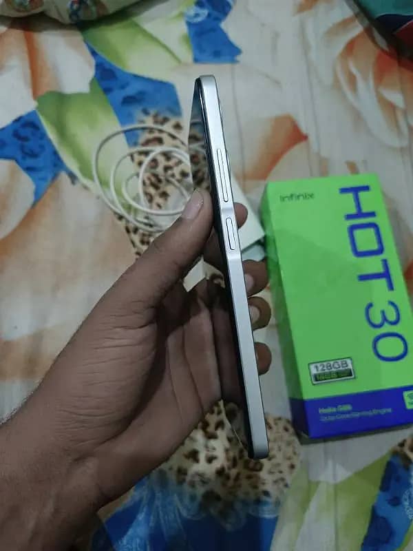 Infinix Hot 30 16/128 Full box 3