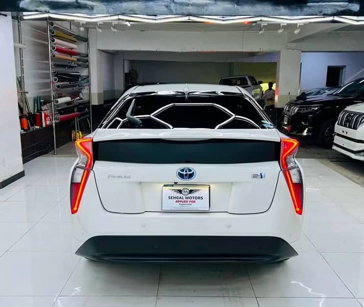 Toyota Prius 2018 3