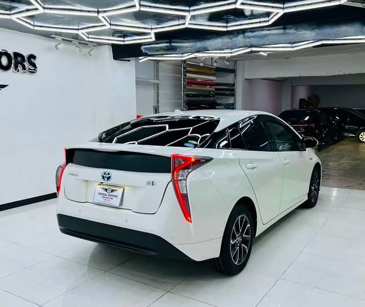 Toyota Prius 2018 4