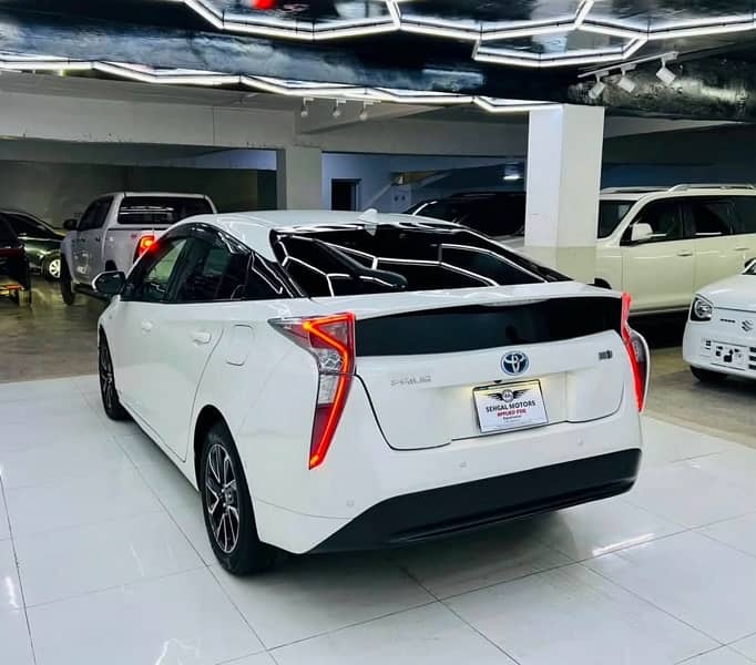 Toyota Prius 2018 5