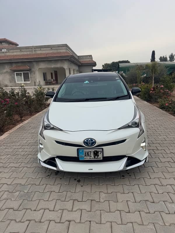 Toyota Prius 2017 1