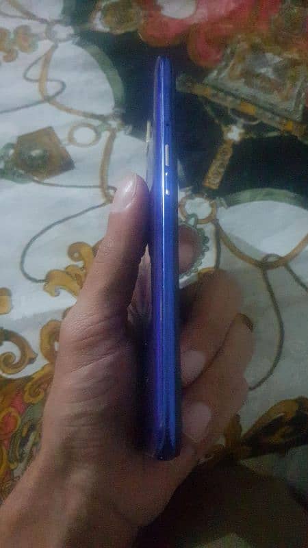 oppo F11 6/128 finger km nhi krta bke okay Hy exchange possible hy 4