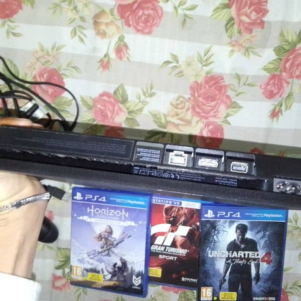 ps 4 slim 1