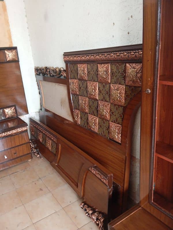 furniture bedroom set 4 pice urgent sale condition like new 3