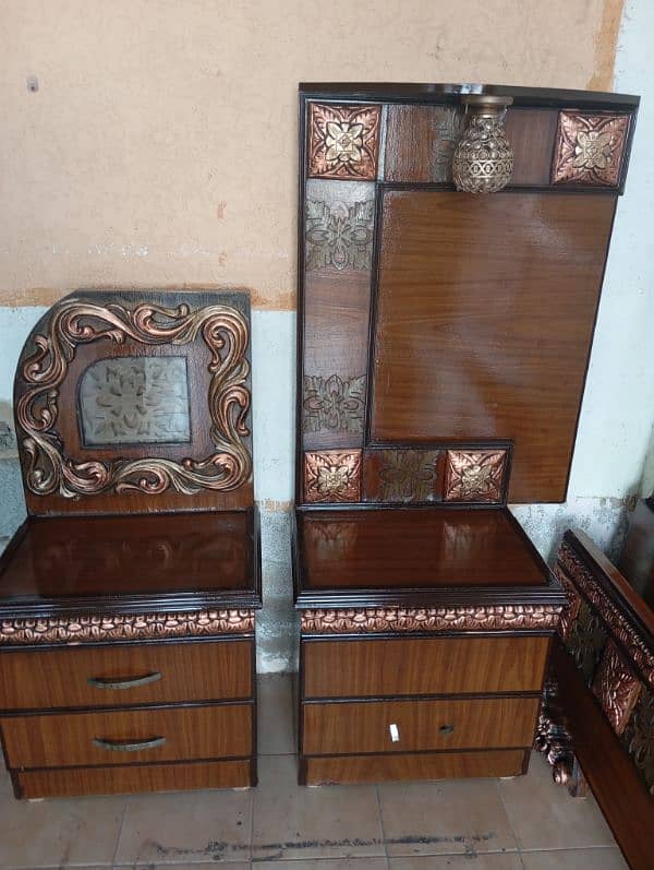 furniture bedroom set 4 pice urgent sale condition like new 4