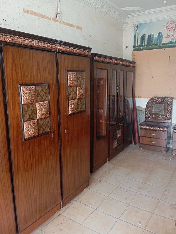 furniture bedroom set 4 pice urgent sale condition like new 5