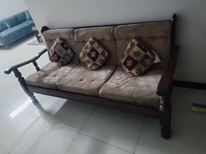 wodden sofa  in very good condition 5