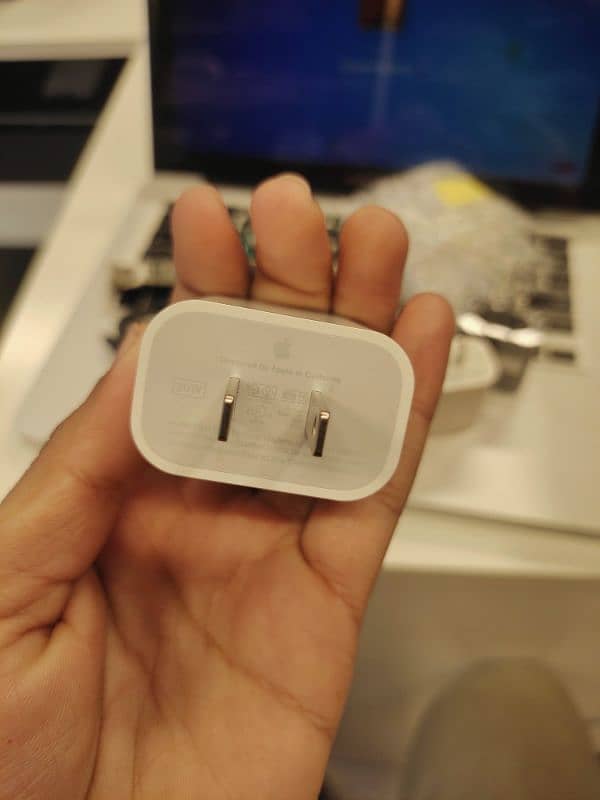 genuine Apple adapter 0