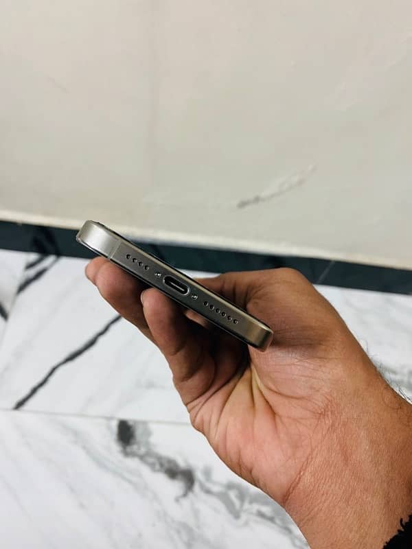 iphone 15 pro max natural titanium 2