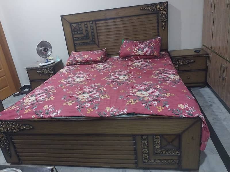 king size bed , side tables & mirror cabinet 0