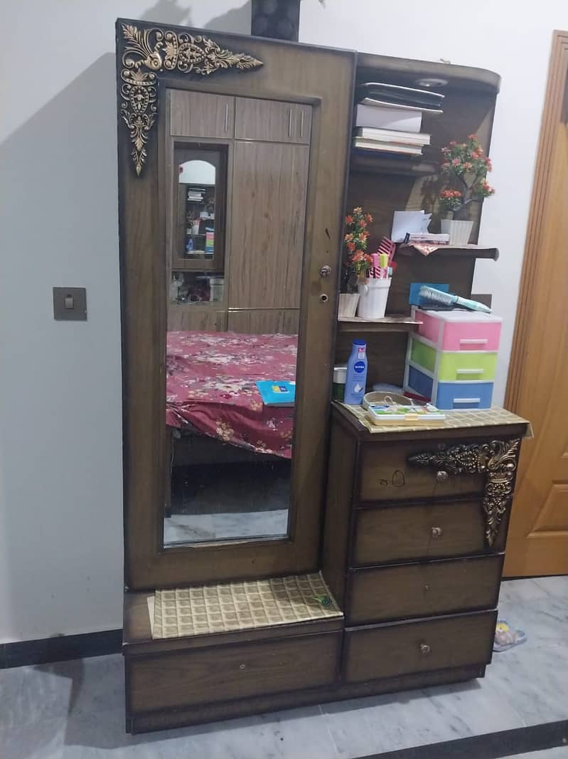 king size bed , side tables & mirror cabinet 2