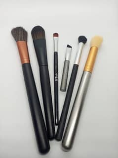 eye makeup brushes