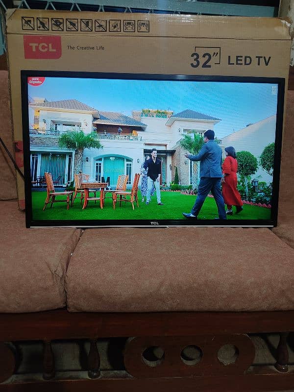 LED TV TCL 32" Andried 2