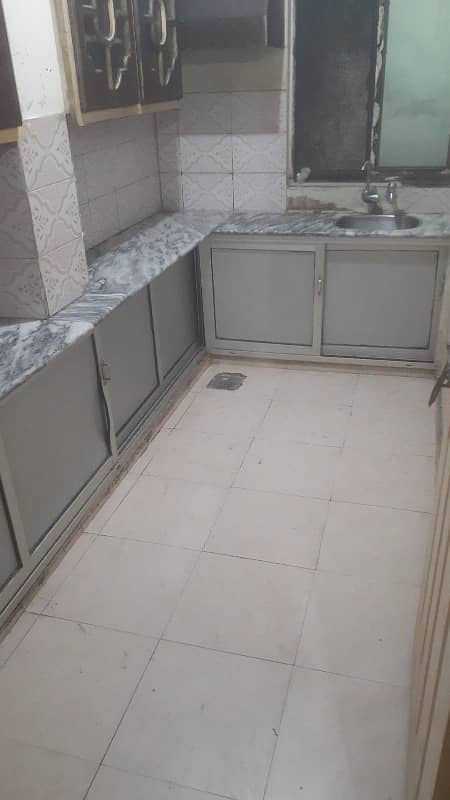 Family flat for rent phase 5 Bajli Pani gas available ha 4