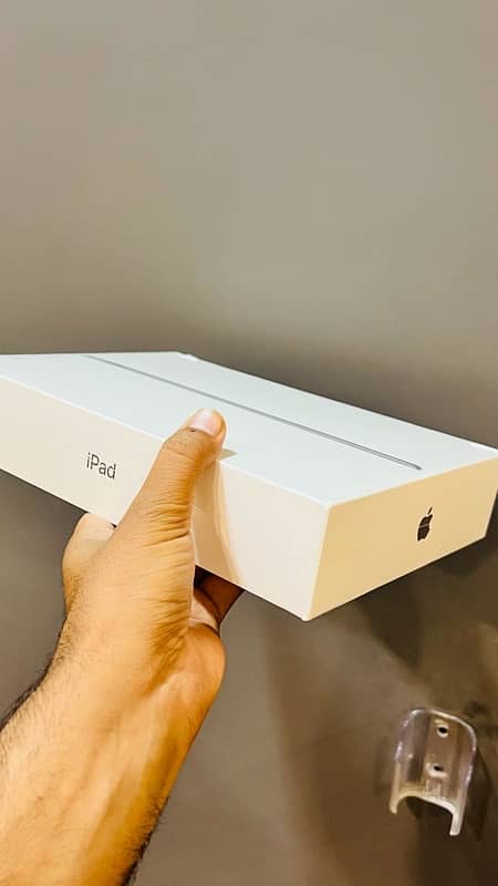 New Box pack Apple ipad 9th generation 7