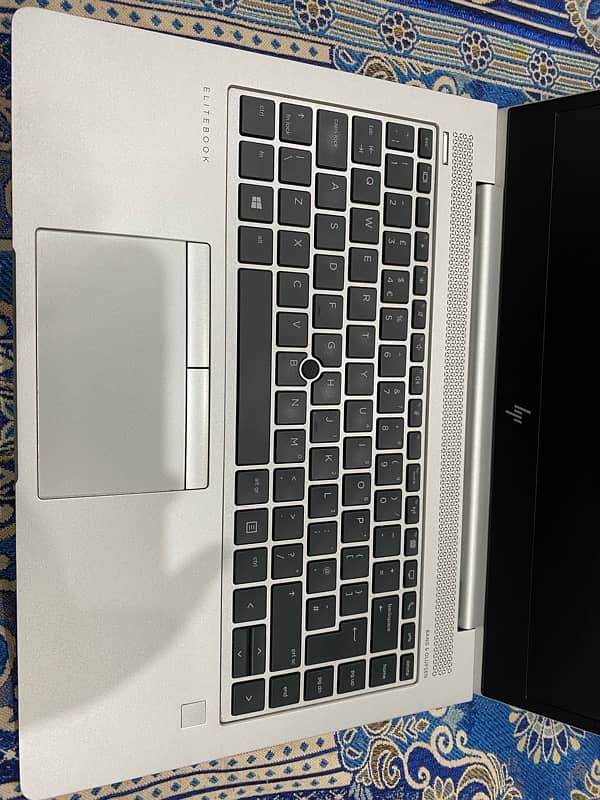 hp core i5 8 generation G5 RAM 16 SSD 256gb 4