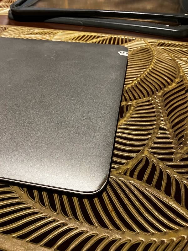 Macbook Air 11’ 2015 for sale 2